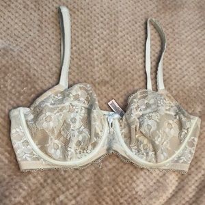 VS White Lacy Bra 38DD